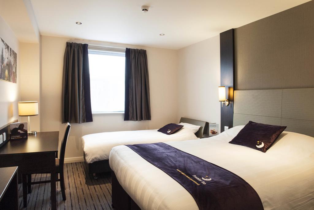 Premier Inn London Kingston Upon Thames Kingston upon Thames (Greater London) Exterior foto