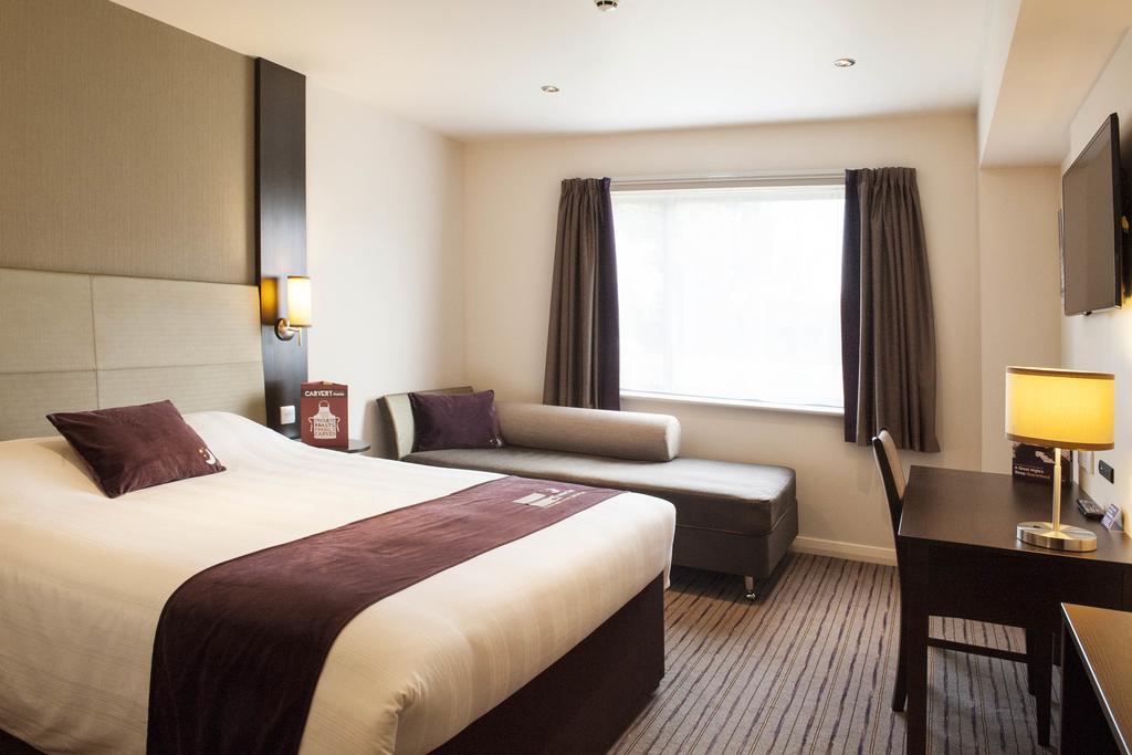 Premier Inn London Kingston Upon Thames Kingston upon Thames (Greater London) Exterior foto