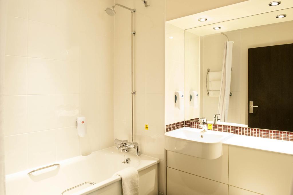 Premier Inn London Kingston Upon Thames Kingston upon Thames (Greater London) Exterior foto